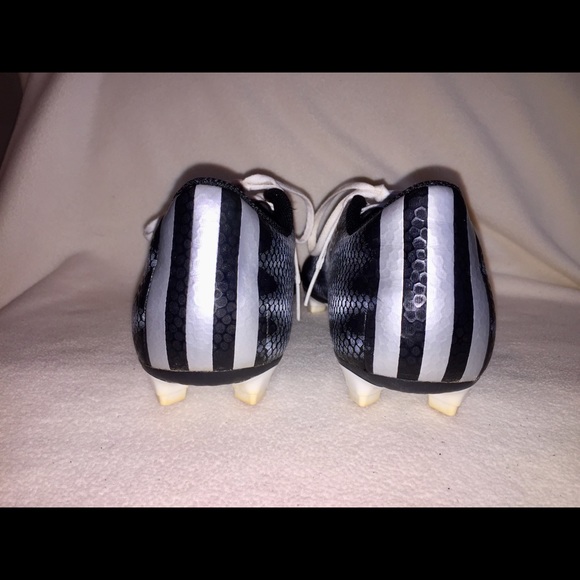 Adidas Soccer or Softball Shoes - Picture 5 of 8